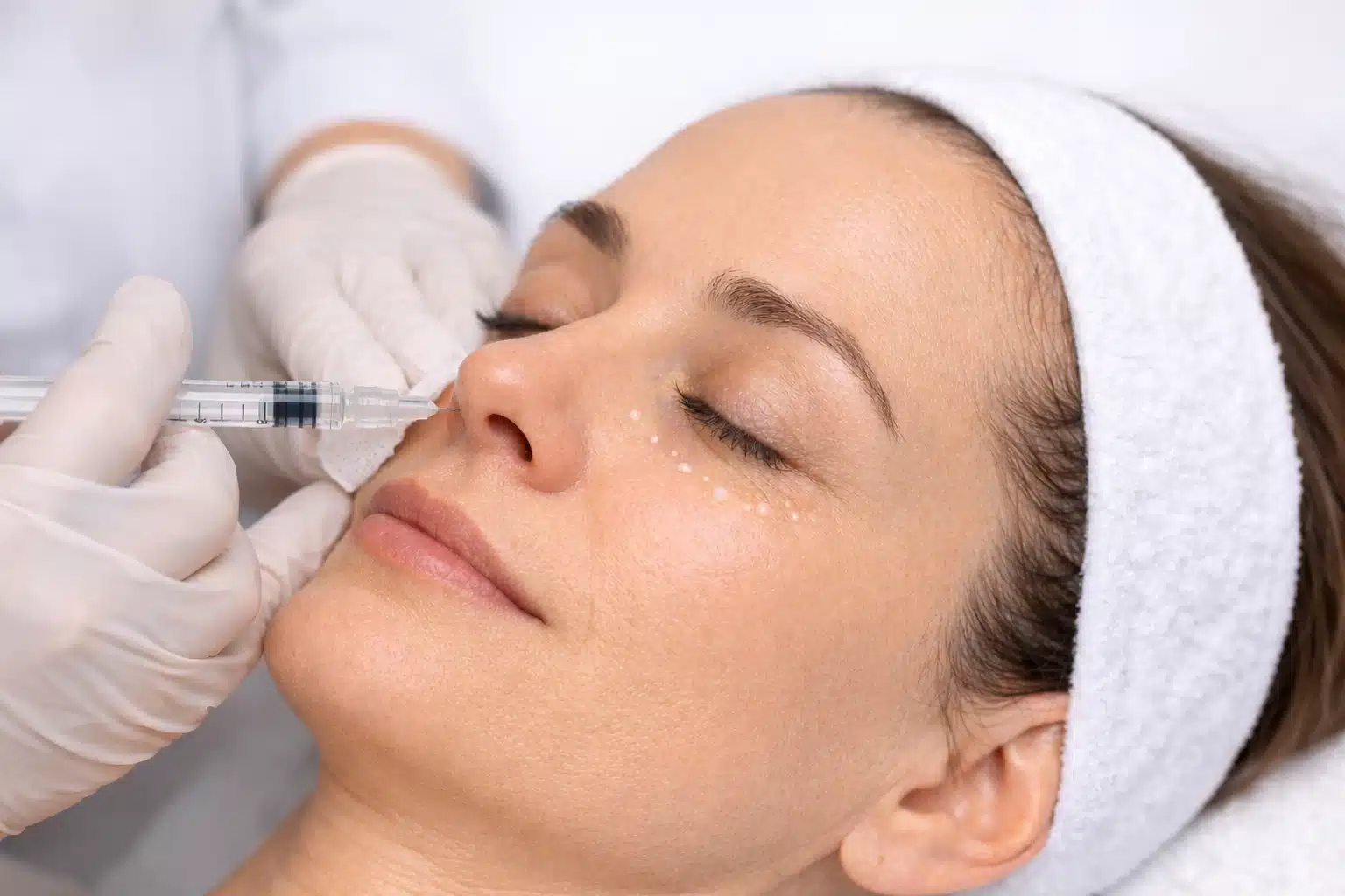 Biostimulation et régénération en médecine esthétique avec le Dr Dewigne au Cabinet Dermomedical